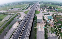 Dùng đèn LED, đèn báo năng lượng mặt trời cho đường bộ