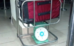 Mang hành lý quá cân còn nổi khùng với nhân viên