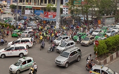 Taxi gây áp lực ùn tắc giao thông Thủ đô