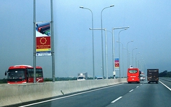 “Tuýt còi” quảng cáo gây mất ATGT trên cao tốc