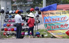 TP.HCM: Tràn lan mũ bảo hiểm rởm trên phố