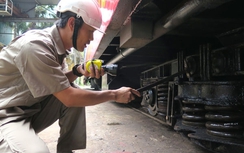 Chuyện chưa kể về nghề “khám bệnh” tàu hỏa