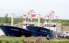 Tàu cá vỏ thép vươn khơi, bảo vệ chủ quyền biển đảo