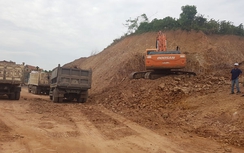 Ngang nhiên “xẻ thịt” cao tốc Thái Nguyên - Chợ Mới