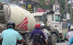 Từng đoàn xe "hung thần" phớt lờ biển cấm tại TP.HCM