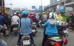 Vì sao kẹt xe liên miên trên Xa lộ Hà Nội?