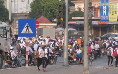 Nguy hiểm rình rập ở ngã tư Sao Đỏ