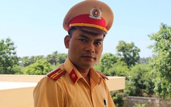 CSGT kiểm tra xe khách, phát hiện nhiều voọc quý