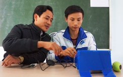 Nam sinh cấp 3 chế tạo máy chống ngủ gật cho lái xe