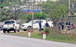 Thanh tra giao thông bị “chim lợn” vây, giải cứu xe quá tải