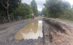 Đường thi công chưa đầy 4 năm đã hỏng