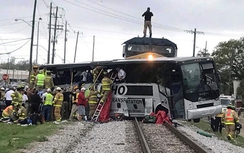 Tàu hỏa đâm xe khách tại Mỹ, ít nhất 4 người thiệt mạng