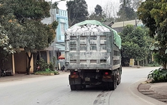 Yên Bái: Xe chở đá “có ngọn” nghênh ngang trên quốc lộ