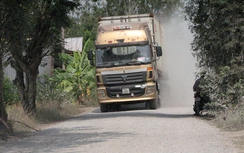 Dân “than trời” vì tỉnh lộ “ngập” ổ voi, ổ gà