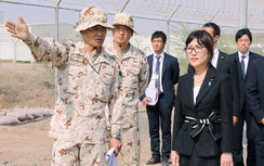 Ghế Bộ trưởng Quốc phòng Nhật Bản lung lay vì một ngôi trường