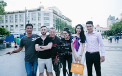 Thủy Tiên - Công Vinh được kênh truyền hình nước ngoài ghi hình