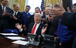 Tổng thống Trump ký dự luật đưa người lên sao Hỏa