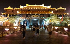 Mở cửa Đại Nội Huế vào ban đêm