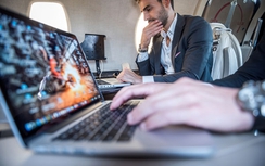 Tranh cãi lệnh cấm mang thiết bị điện tử lên máy bay