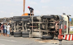 “Khúc cua tử thần” chân cầu Phú Hữu