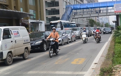 Nhiều phương tiện vẫn ngang nhiên lấn làn buýt nhanh