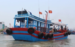 Thanh Hóa: Ngư dân khốn đốn ở cửa biển Lạch Bạng