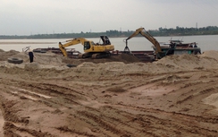 Giá cát tăng từng ngày, nhà thầu méo mặt