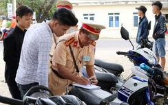 Hà Nội: Người vi phạm bỏ cả chục nghìn GPLX