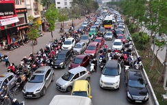 Cấm ô tô biển trắng vào nội đô: "Khùng" nhưng sáng tạo!