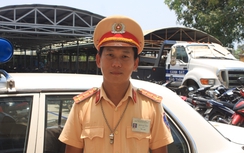 Trả lại bọc tiền cho người đánh rơi trên QL1