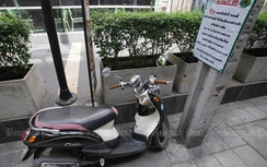 Tố cáo người đi xe lên vỉa hè được thưởng tiền