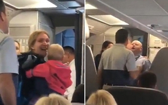 Hành khách kiện United Airlines vì bị “kéo lê như bao khoai tây”