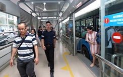 Hạn chế xe cá nhân bằng nguyên tắc “kéo - đẩy”