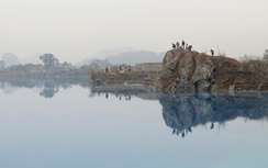 Khai thác tận diệt, núi cao thành "tuyệt tình cốc"