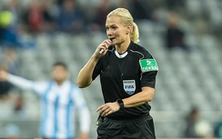 Nữ trọng tài người Đức đi vào lịch sử