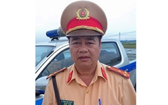 Phút biến sắc của tài xế bị lật tẩy hành vi buôn lậu