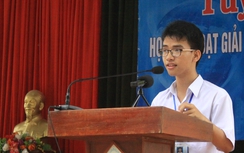 Khen thưởng nam sinh làm cánh tay robot đoạt giải ở Mỹ