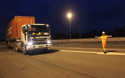 Ai trị xe quá tải trên cao tốc?