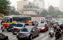 Cấm xe máy có miễn phí xe buýt?