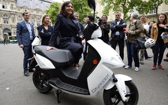 Dịch vụ chia sẻ xe điện nở rộ tại Paris