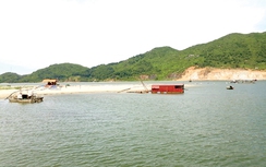 Ngư dân Hà Tĩnh khốn đốn vì lạch cạn