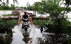 Dân khát khao thay thế cây cầu phao Mũ xuống cấp