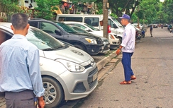 Hà Nội: Kẻ vài vạch xuống đường là thoải mái kiếm tiền