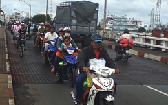 Tai nạn vì nhịp vỉ sắt cầu Tân An và Bến Lức