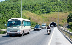 Nên cấm xe chở loại hàng gì qua hầm đường bộ?