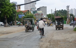 Xe ba bánh vẫn nhan nhản đường Hà Nội