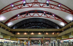 Sân bay Mỹ mở cửa nhà ga hút khách tới mua sắm