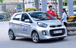 Đang "bốc thuốc" áp đặt niên hạn taxi?