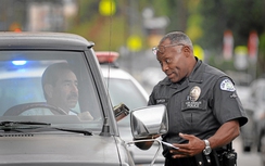 Các nước ngăn mãi lộ CSGT thế nào?