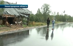 Nhà bị xén một nửa để làm đường mà không hay biết